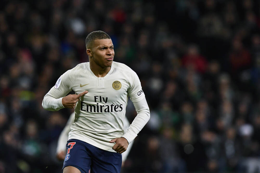 上海集装箱：追“智”逐“绿”向全球